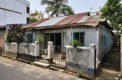 লালকুঠি তৃতীয় কলোনি বসুপাড়া বাজার সংলগ্ন ৩ কাঠা টিনশেড বাড়ি বিক্রয় | ২ কোটি ৫০ লক্ষ টাকা